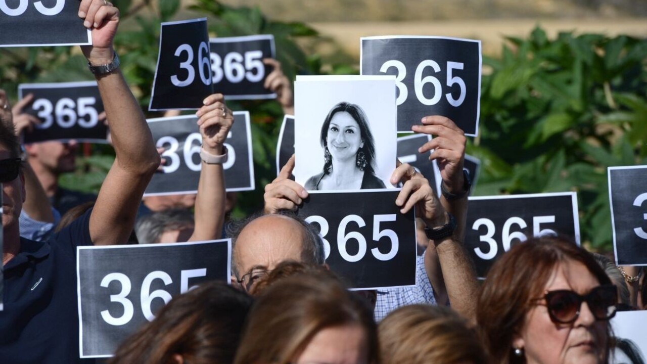 Rok po novinárkinej smrti ľudia vyšli do ulíc, žiadali spravodlivosť