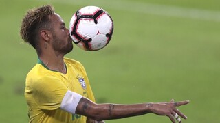 Neymar je fanúšikom surfingu, prišiel podporiť krajana na pláž