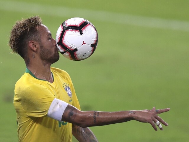 Neymar je fanúšikom surfingu, prišiel podporiť krajana na pláž