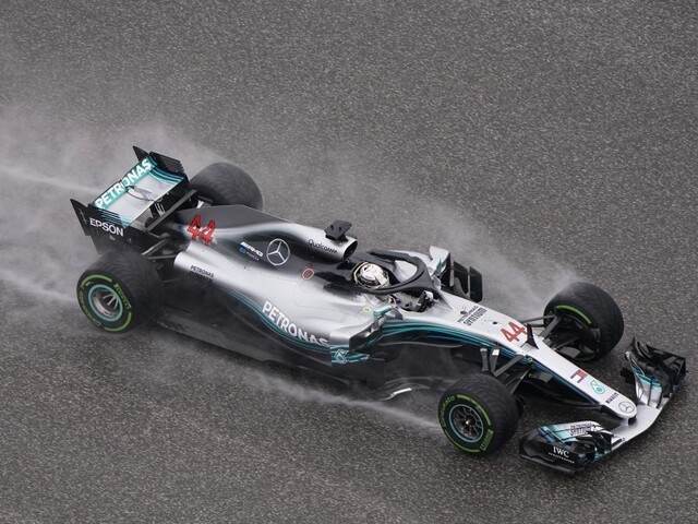 F1: Hamilton dominoval na tréningoch, v USA môže získať titul