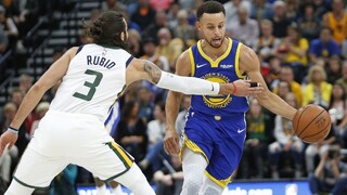 NBA: Hráči Warriors sú na víťaznej vlne, zabrali Curry a Durant