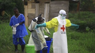 Zdravotníkov ohrozujú milície, hrozí ďalšia epidémia eboly