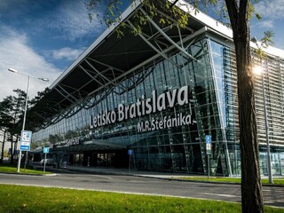 Bratislava letisko BTS 1140 px (facebook.com/letiskobratislava)
