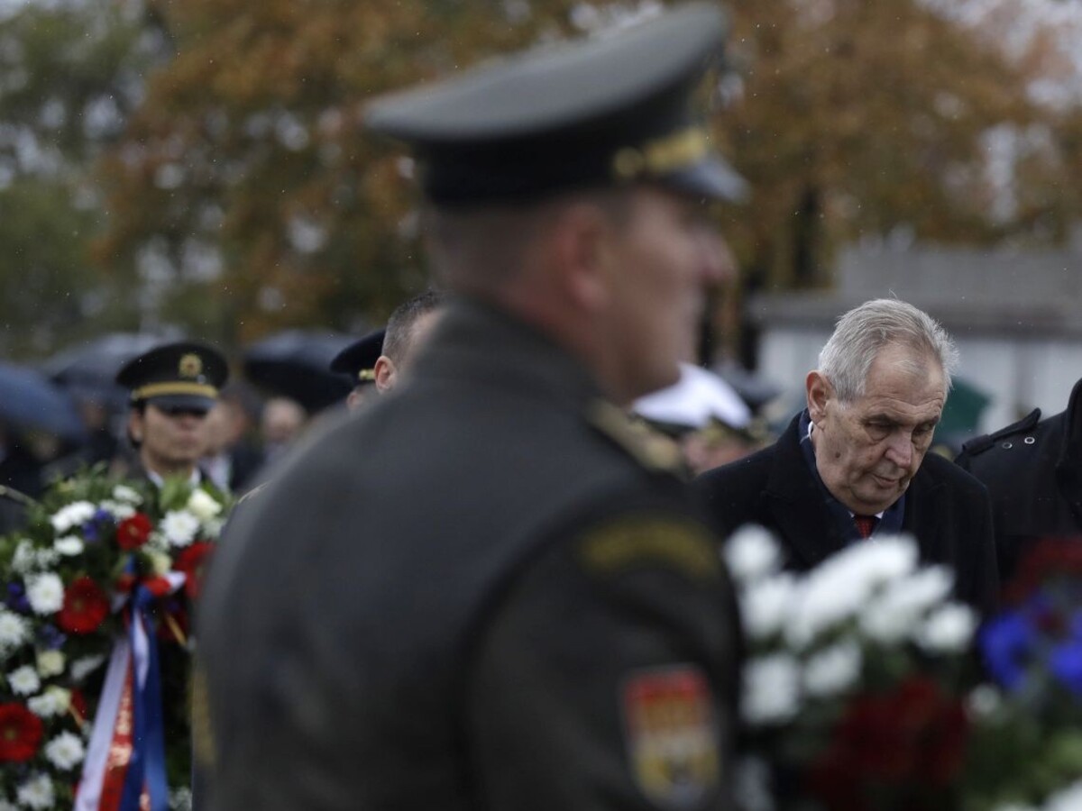 Zeman oslavy ČSR 1140 px (SITA/AP)