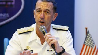 Lode USA zostávajú v Juhočínskom mori, Čína sa bráni