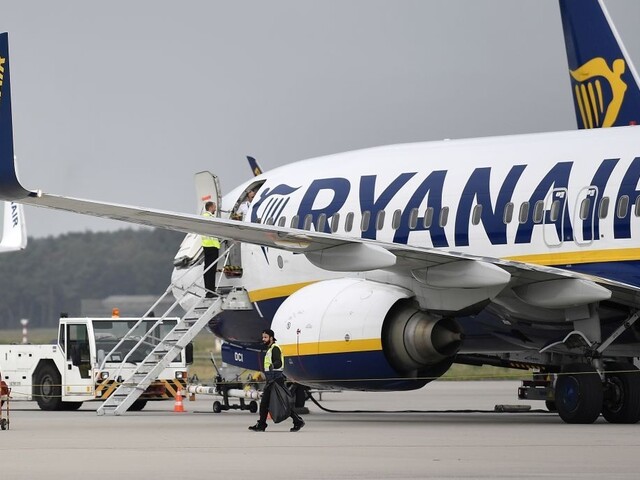 Ryanair vyvolal rozruch, platia nové pravidlá prepravy batožiny