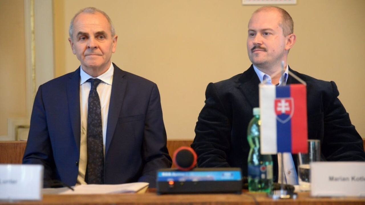 Zmluva s BBSK je podľa dopravcu platná, Kotleba hovorí o úspore