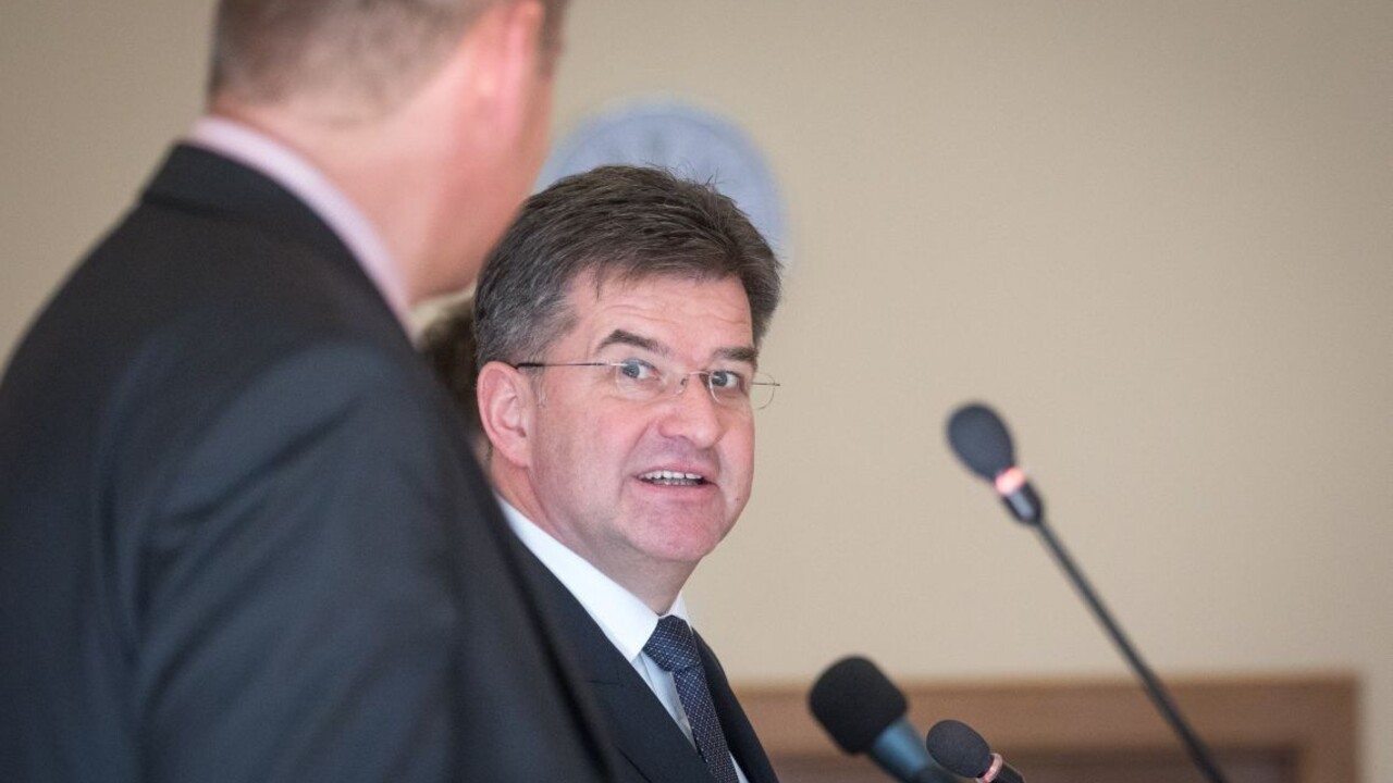 SNS znepokojilo vyhlásenie Lajčáka. Je to jeho postoj, odkazujú