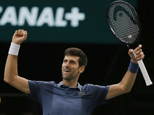 Djokovič vo finále, Federera zdolal po urputnom boji