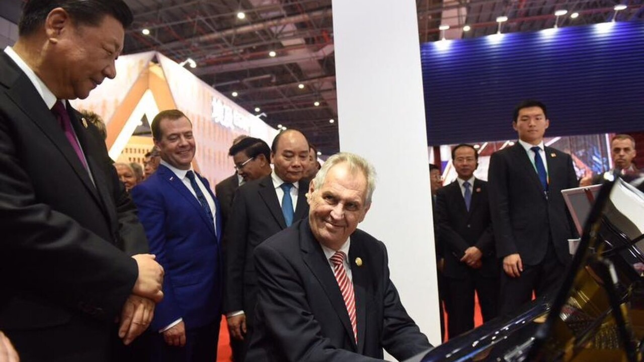 Z Miloša Zemana sa stal hudobník. Zahral čínskemu prezidentovi