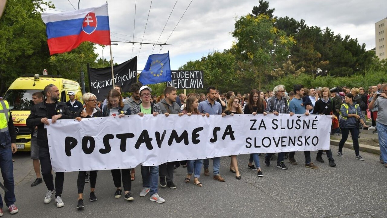 Dajte študentom voľno, žiadajú pred voľbami vedenie univerzít