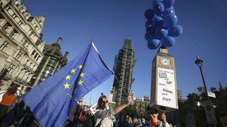 Podnikatelia chcú nové referendum o brexite, Mayová ho odmieta