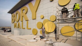 Bratislavské obchodné centrum museli pre požiar evakuovať