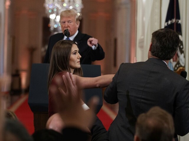 Odložte mikrofón. Trump šokoval novinárov agresívnym štýlom
