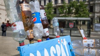 SNS sa nepáči chystané zálohovanie PET fliaš. Vraj bude pridrahé