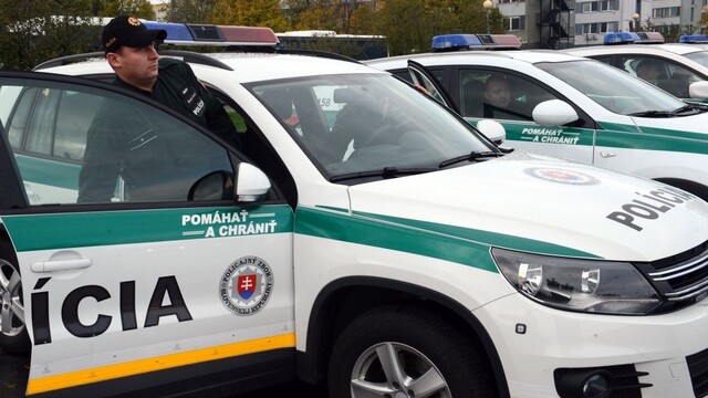polícia policajné autá policajt 1140px (TASR/Štefan Puškáš)