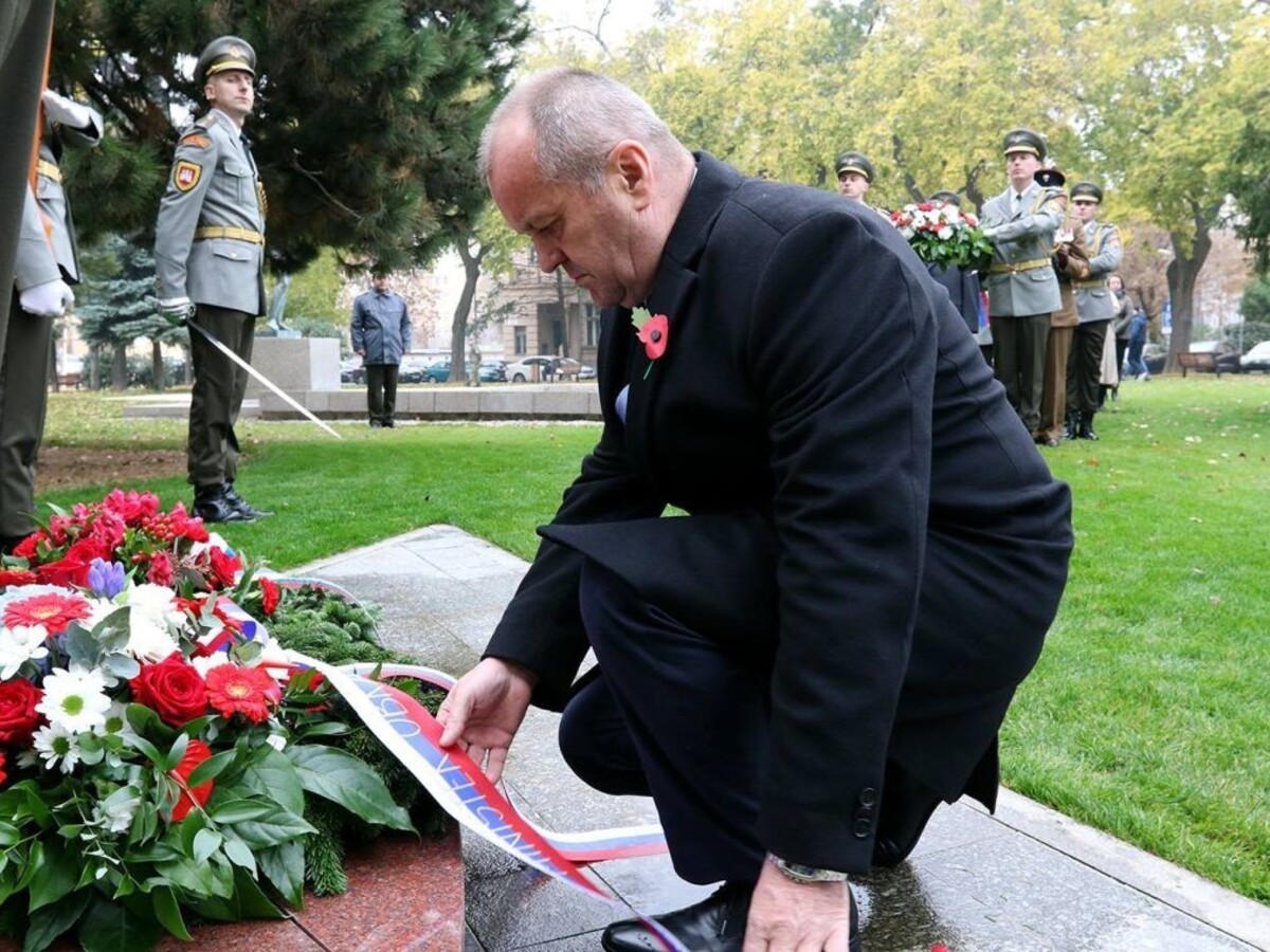 Na hrdinov by sme nemali zabúdať. Minister si uctil veteránov