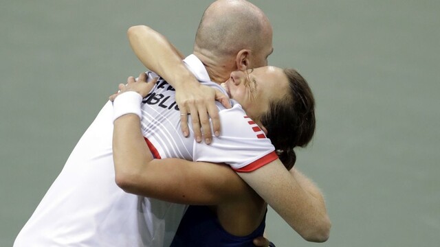 Na titul im stačí bod. České tenistky zvládli uvodné zápasy