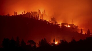 Kalifornia bojuje s tretím najhorším požiarom v histórii