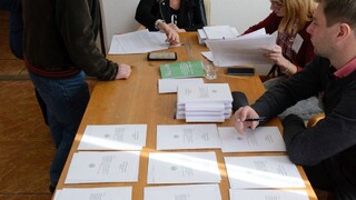 V okresných mestách nechcú straníckych kandidátov