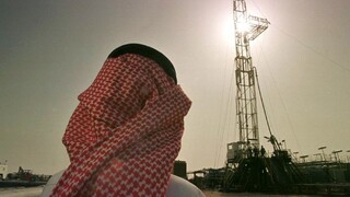 Vývozcom ropy sa nepáči jej klesajúca cena, chcú obmedziť ťažbu