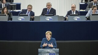 Merkelová chce európsku armádu, nemá však konkurovať NATO