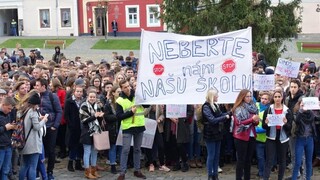 V Bardejove protestovali žiaci. Majú strach, že im zrušia školu