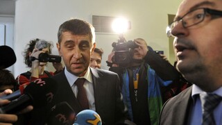 Premiérska stolička pod Babišom sa trasie. Syn tvrdí, že klame