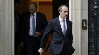 Briti majú nového ministra pre brexit, vo funkcii nahradil Raaba