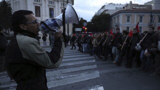 Tisíce Grékov vyšli do ulíc, pripomenuli si študentské povstanie