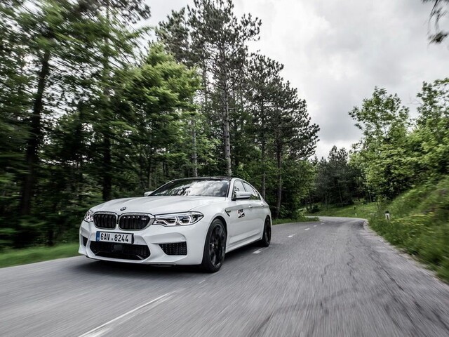 Krotenie beštie BMW M5 a a test modernizovaného Nissan Qashqai