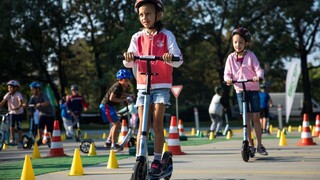 Z elektrických kolobežiek sa stáva obľúbený dopravný prostriedok