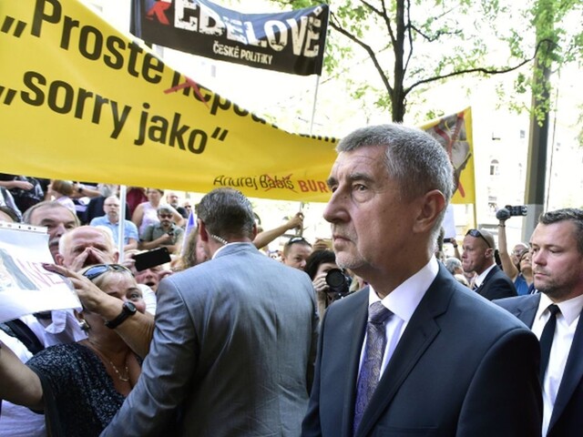 Hamáček je za vládu bez Babiša. Jeho kauza nás zaťažuje, tvrdí