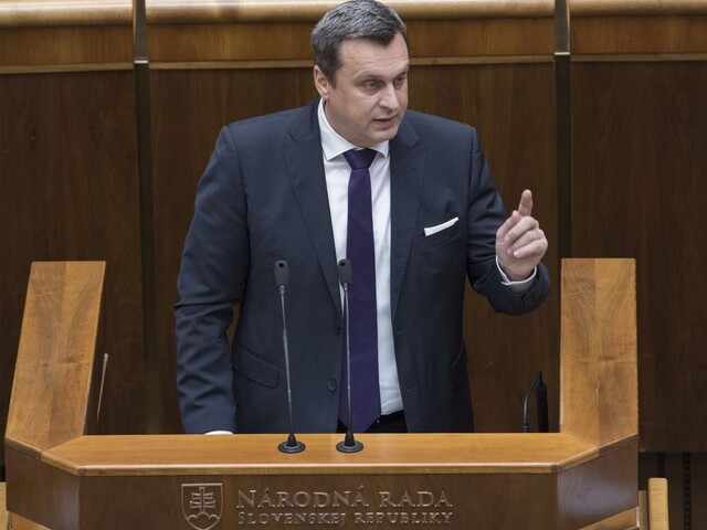 Danko sa obhajoval v pléne, poskytol odkazy a hárky k práci