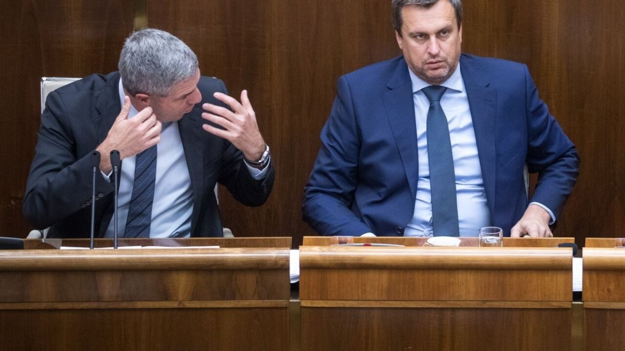 Bugárovci sa nezúčastnia hlasovania o odvolaní Danka z funkcie