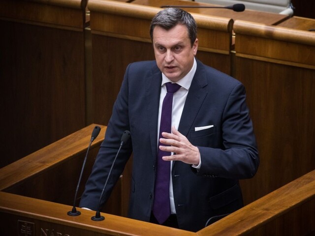 Danko zostáva šéfom NR SR, za odvolanie hlasovalo 61 poslancov