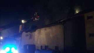 Na Kysuciach vypukol požiar, začal horieť polyfunkčný dom