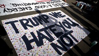 Migranti budú na azyl čakať v Mexiku, tamojšia vláda to odmieta