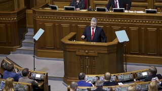 Ukrajina reagovala na azovský incident, schválili stanné právo