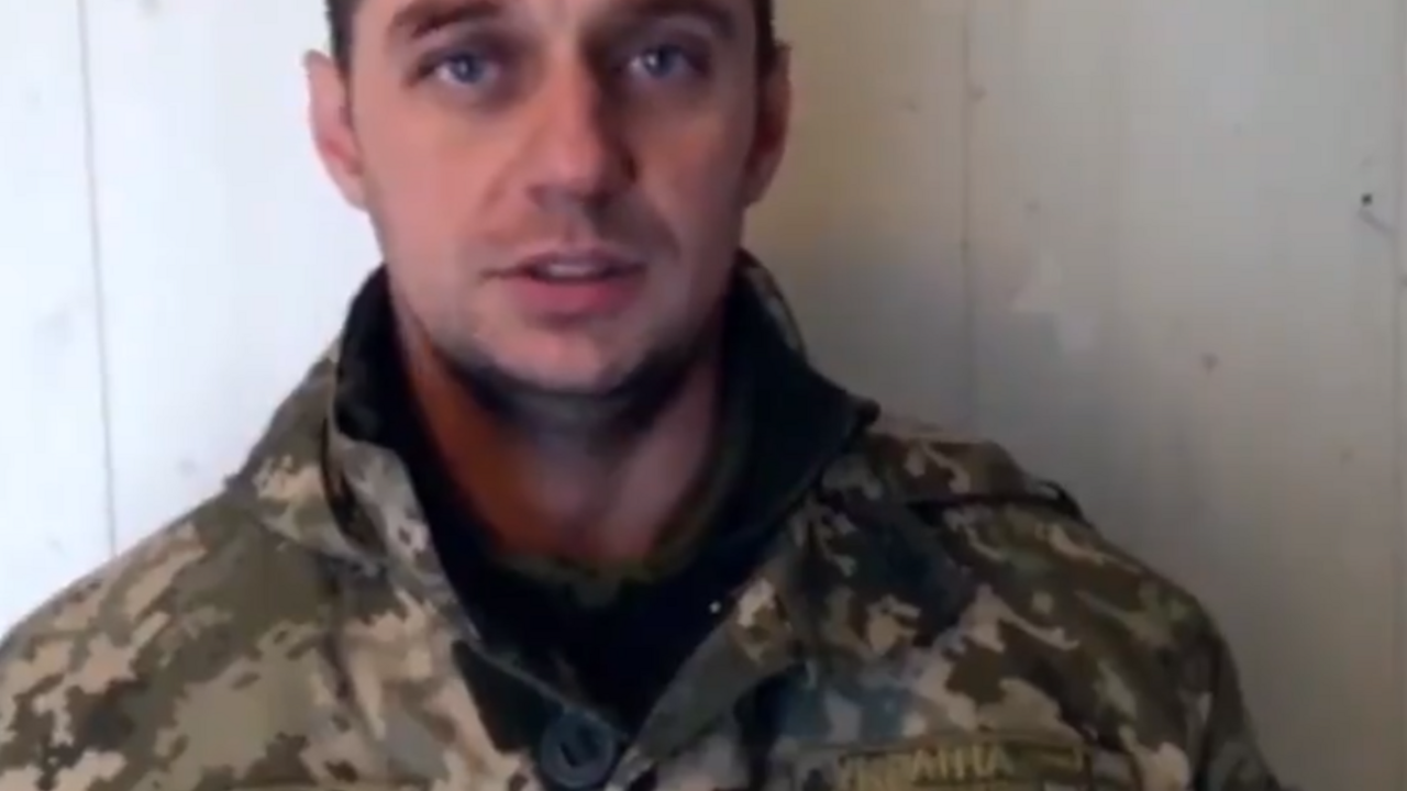 Zadržaní Ukrajinci sa na ruskom videu priznali. Jeden číta z čítačky