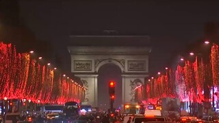 Paríž sa ligoce do červena / Čaro Vianoc v londýnskych záhradách