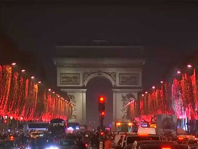 Paríž sa ligoce do červena / Čaro Vianoc v londýnskych záhradách