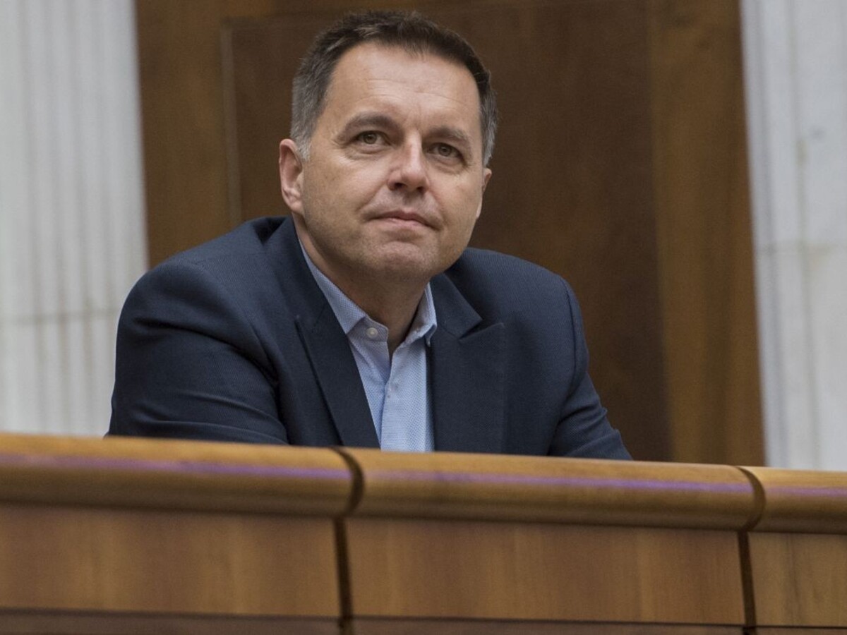 Vláda príde o ministra financií, je oficiálnym kandidátom na guvernéra