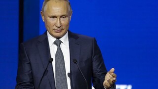 Bola to povinnosť, tvrdí Putin o ruskom zásahu. Kyjev žiada o pomoc