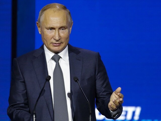 Bola to povinnosť, tvrdí Putin o ruskom zásahu. Kyjev žiada o pomoc