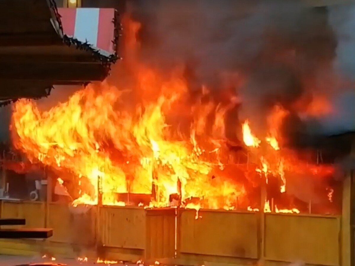 Na vianočných trhoch v bratislavskom centre vypukol požiar