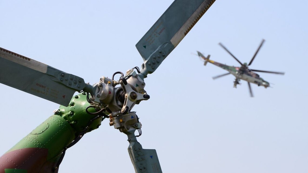 Česi vyšetrujú haváriu vrtuľníka, zrútil sa na vojenskej základni