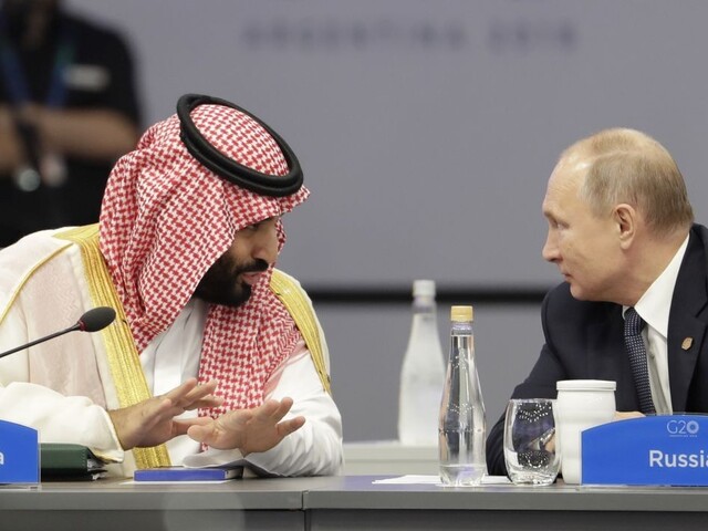 Úsmevy i vrúcny pozdrav. Takto sa Putin privítal so Salmánom