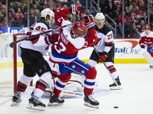 NHL: Capitals vyhrali siedmykrát v rade, Bäckström pomohol hetrikom