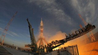 Sojuz sa úspešne spojila s ISS, nová posádka bude v kozme pol roka
